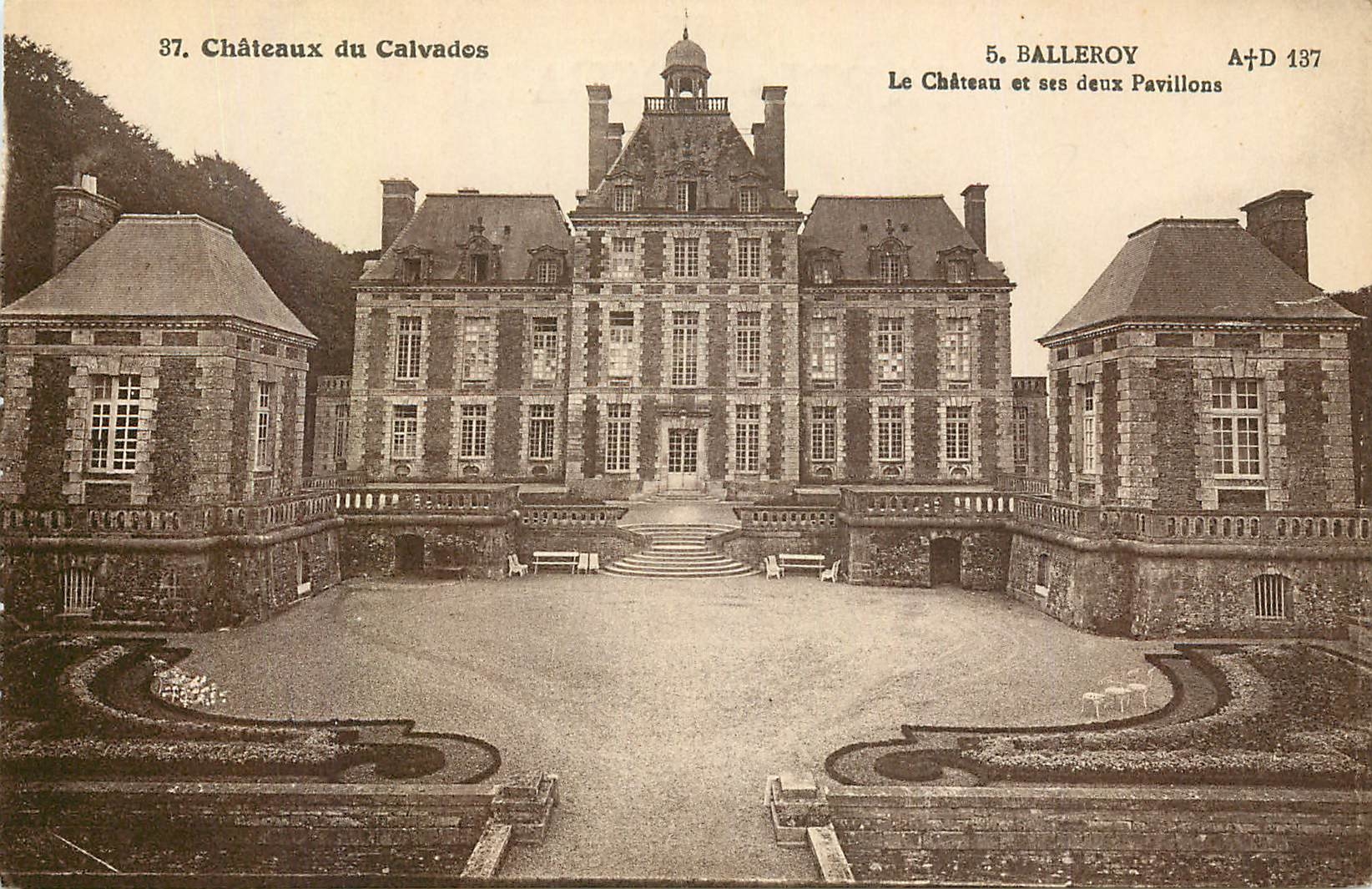 CPA Chateaux du Calvados Balleroy Le Chateau et ses deux Pavillons 