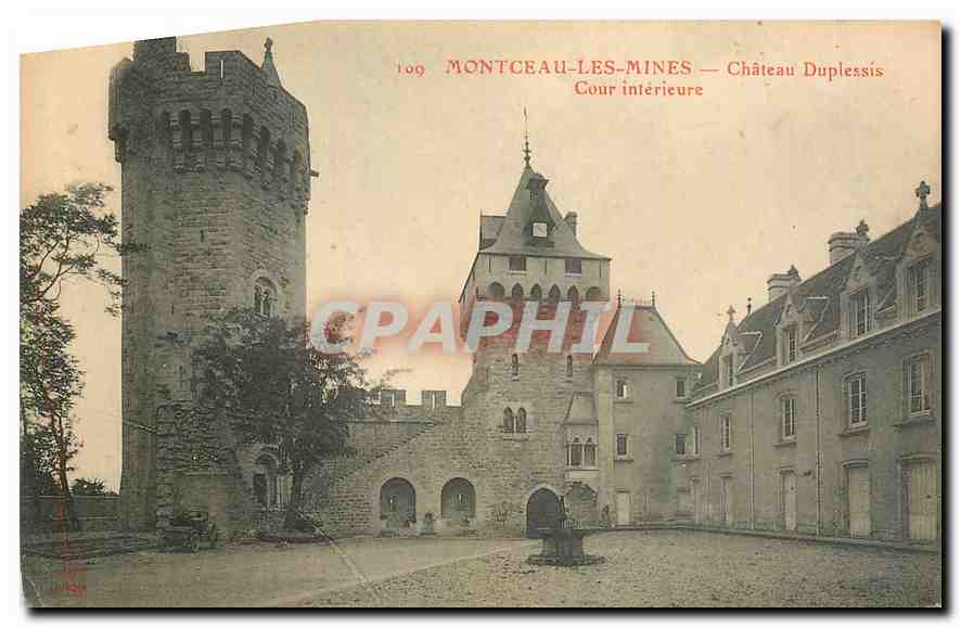 CPA Monteceau les Mines Chateau Duplessis Cour interieure 
