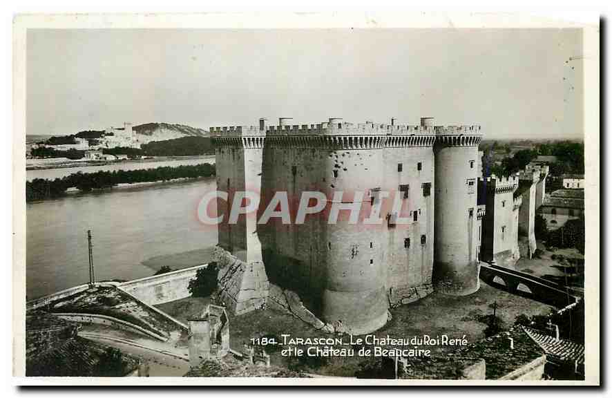 CPA Tarascon Le Chateau du Roi Rene et le Chateau de Beaucaire 