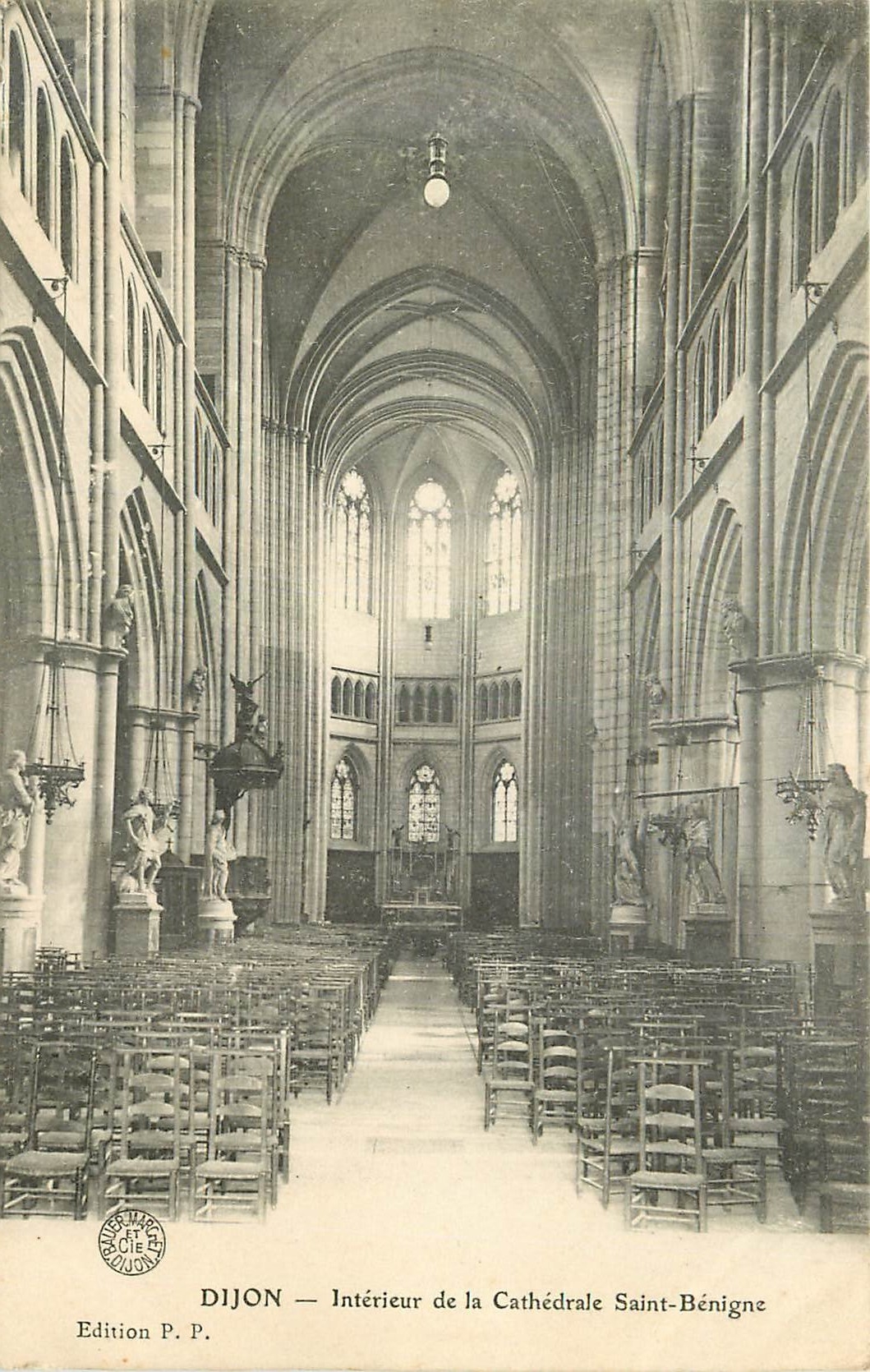 CPA Dijon Interieur de la Cathedrale Saint Benigne 