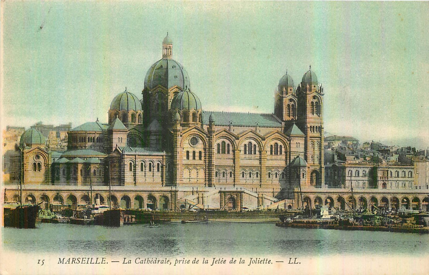 CPA Marseille La Cathedrale prise de la Jetee de la Joliette 