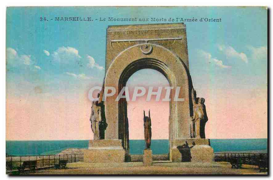 CPA Marseille Le Monument aux Morts de l'Armee d'Orient 