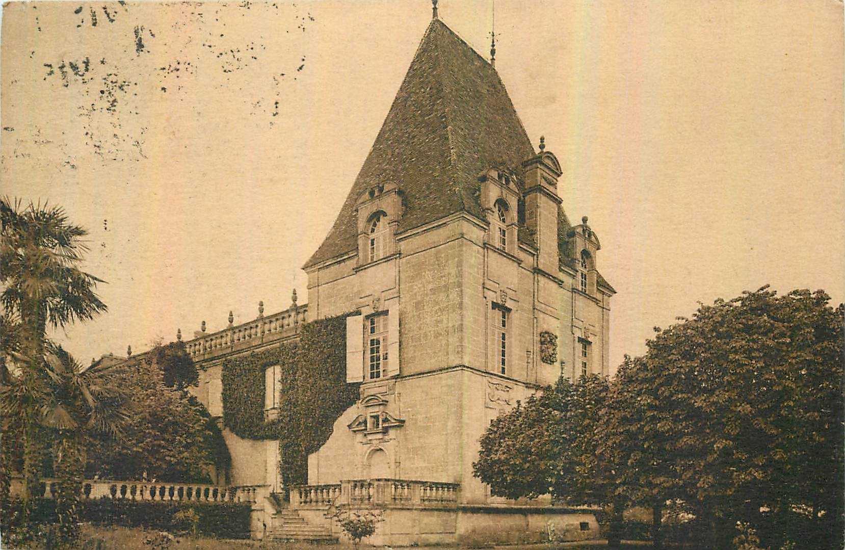 CPA Le Pays du Cognac Bourg Charente Charente Le Chateau 