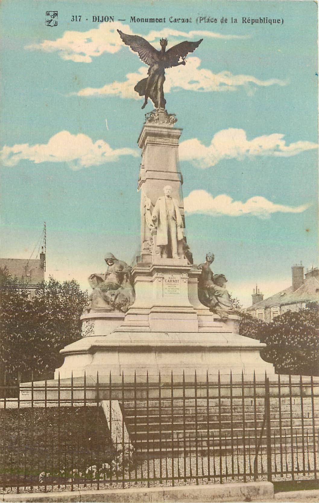 CPA Dijon Monument Carnot Place de la Republique 