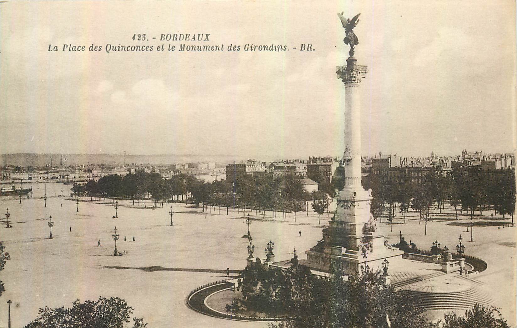 CPA Bordeaux La Place des Quinconces et le Monument des Girondins 
