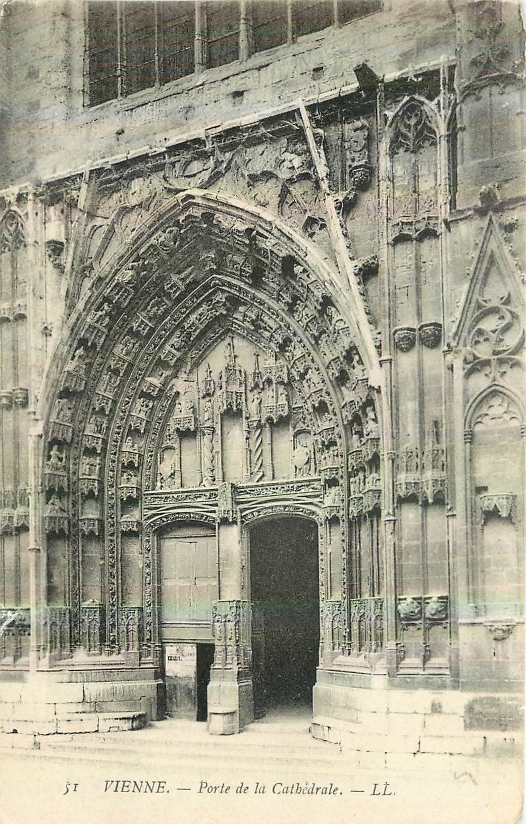 CPA Vienne Porte de la Cathedrale 