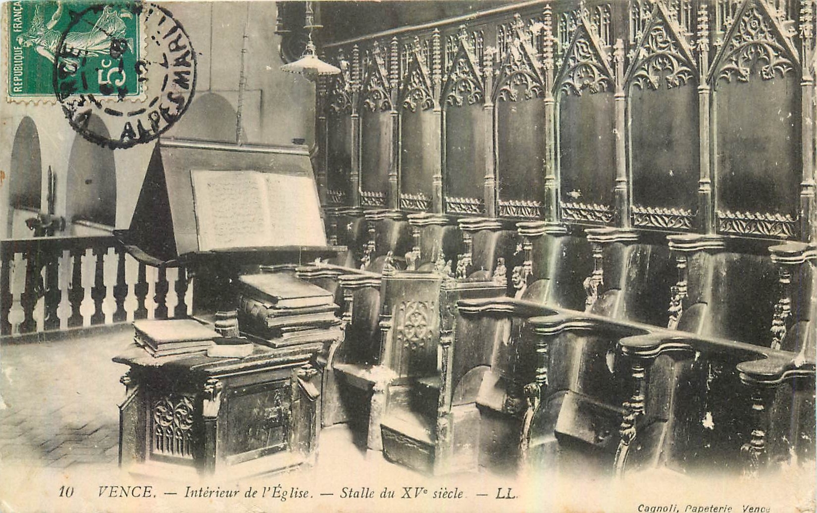 CPA Vence Interieur de l'Eglise Stalle du XV siecle 
