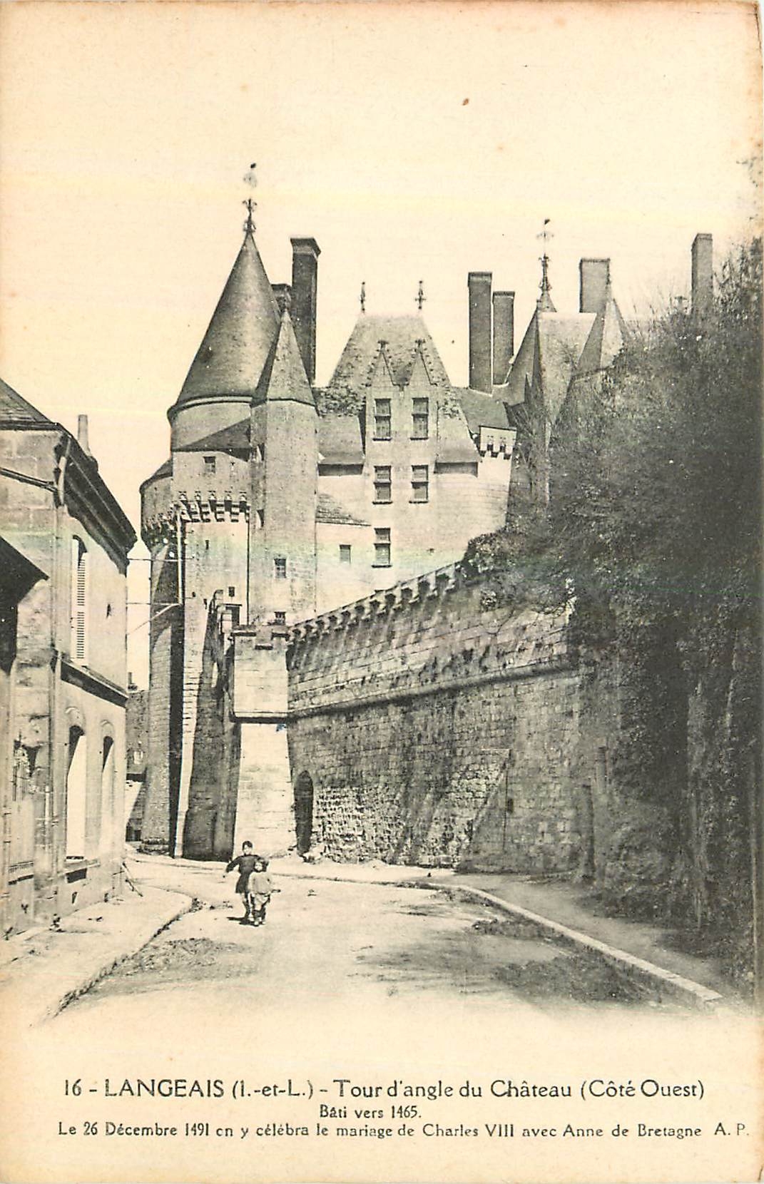 CPA Langeais I et L Tour d'angle du Chateau Cote Ouest 