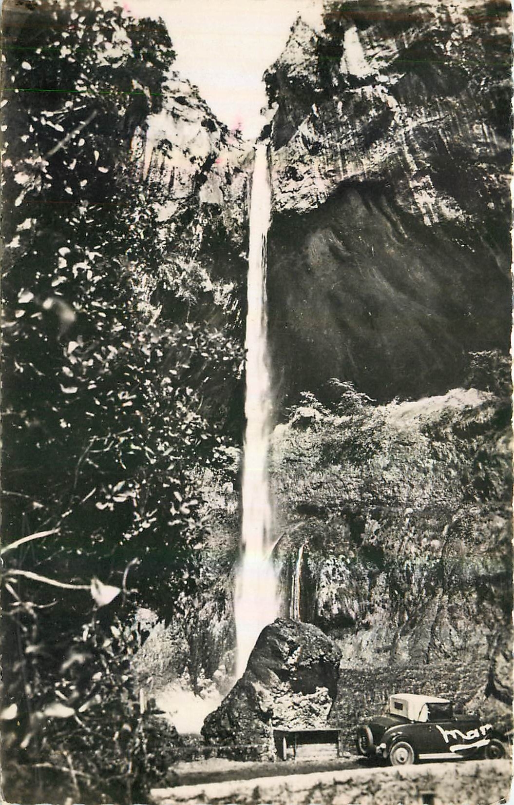 CPA La Cote d'Azur Les Gorges du Loup La Cascade de Courmes Automobile
