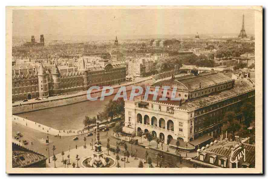 CPA Paris et ses Merveilles Panorama sur la Place du Chatelet et le Palais de Justice Tour Eiffel