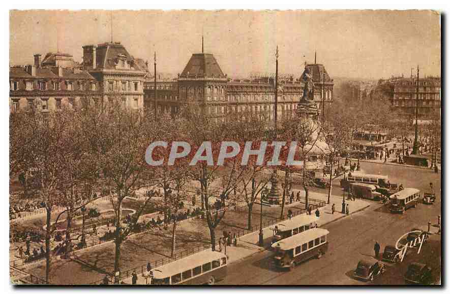 CPA Paris et ses Merveilles Place de la Republique 