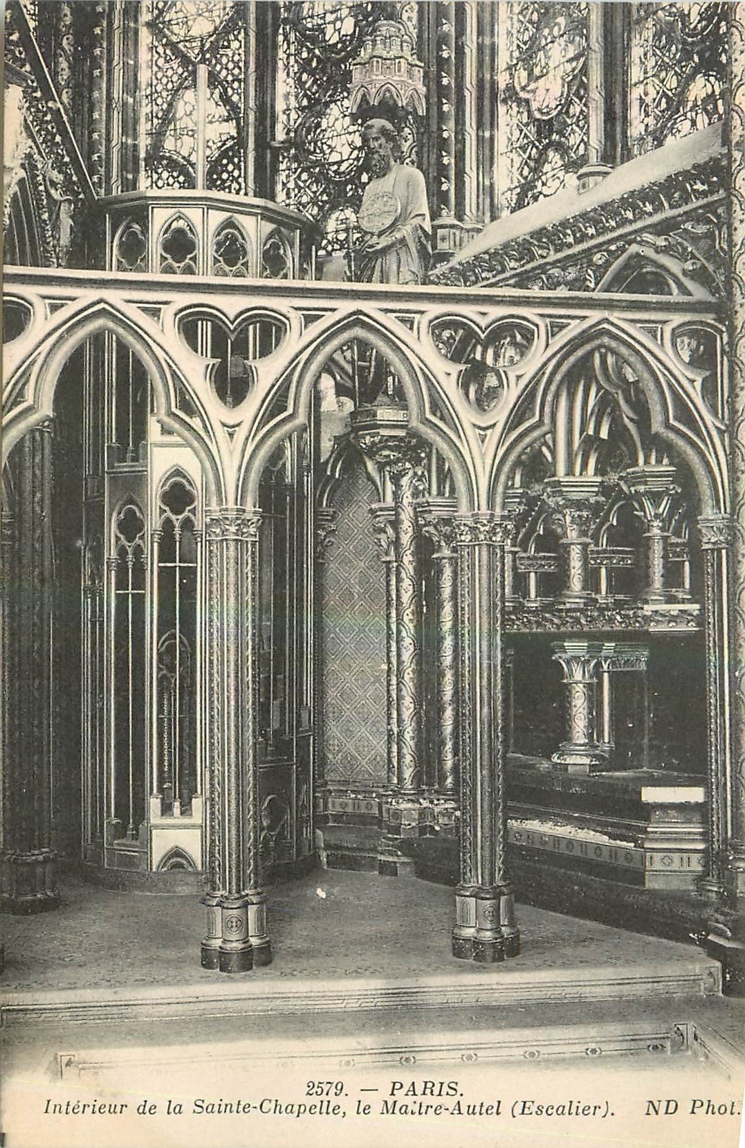 CPA Paris Interieur de la Sainte Chapelle le Maitre Autel Escalier 