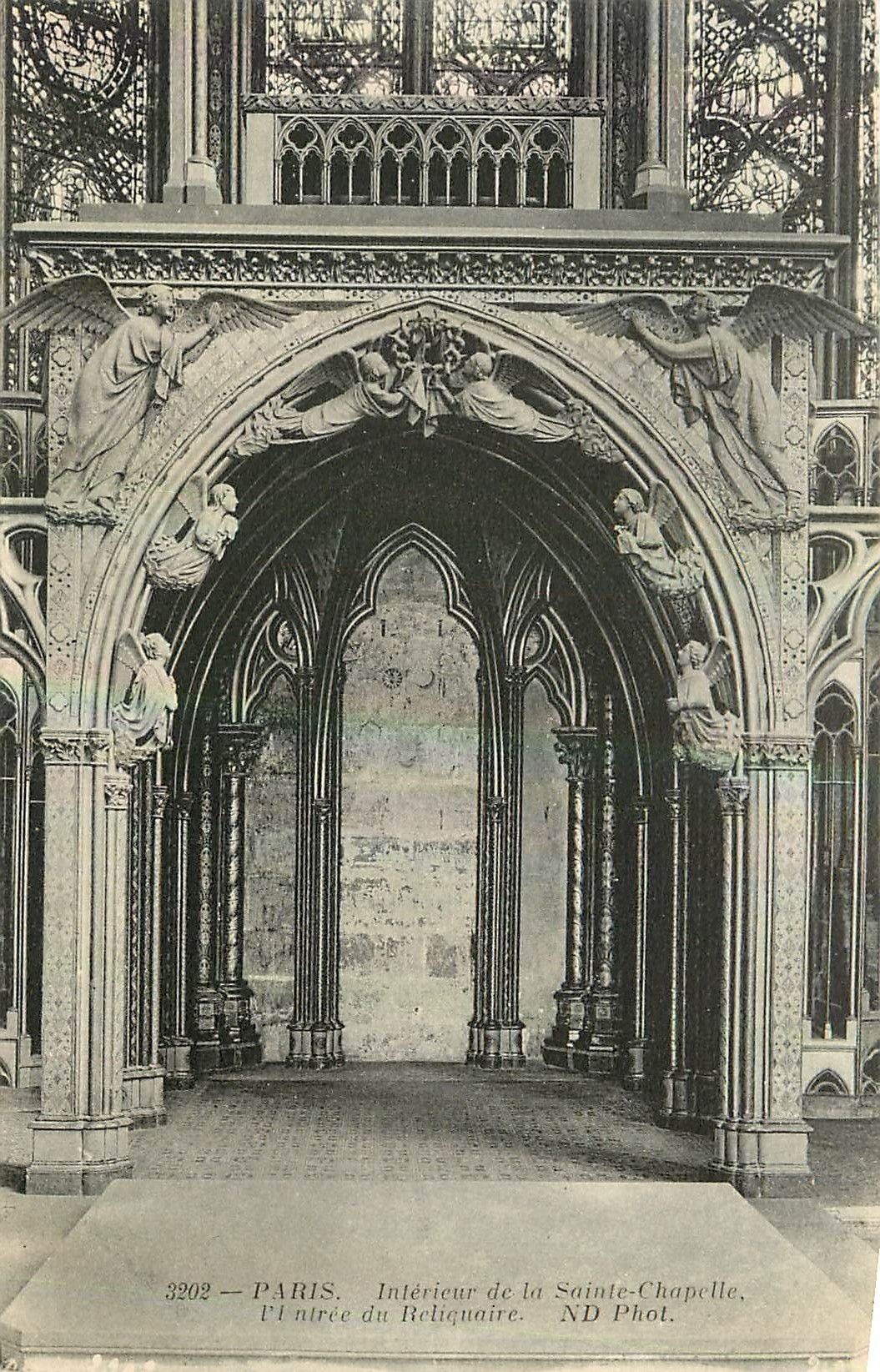 CPA Paris Interieur de la Sainte Chapelle platree du Reliquaire 