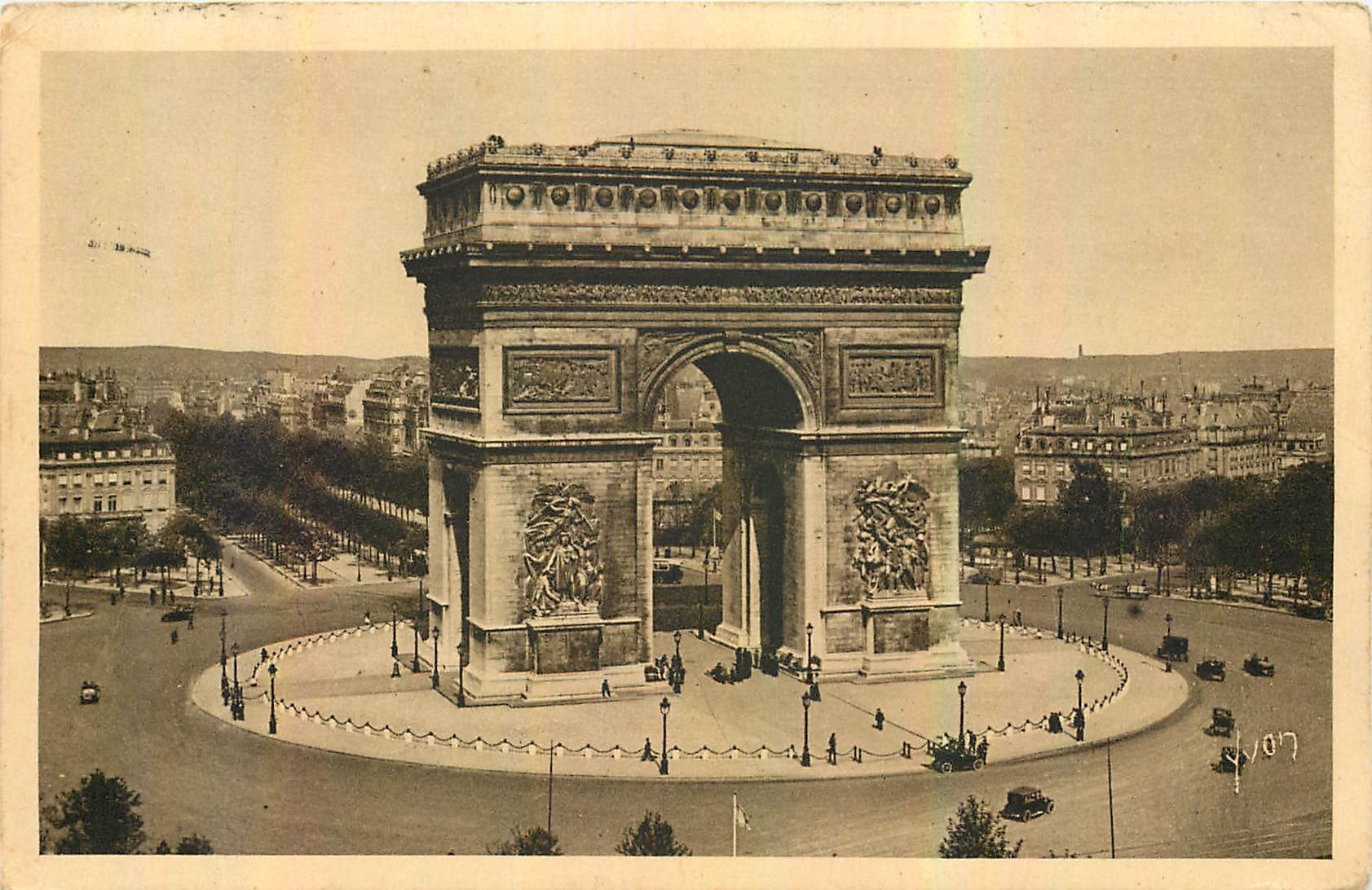 CPA Paris en Flanant l'Arc de Triomphe et la Place de l'Etoile 
