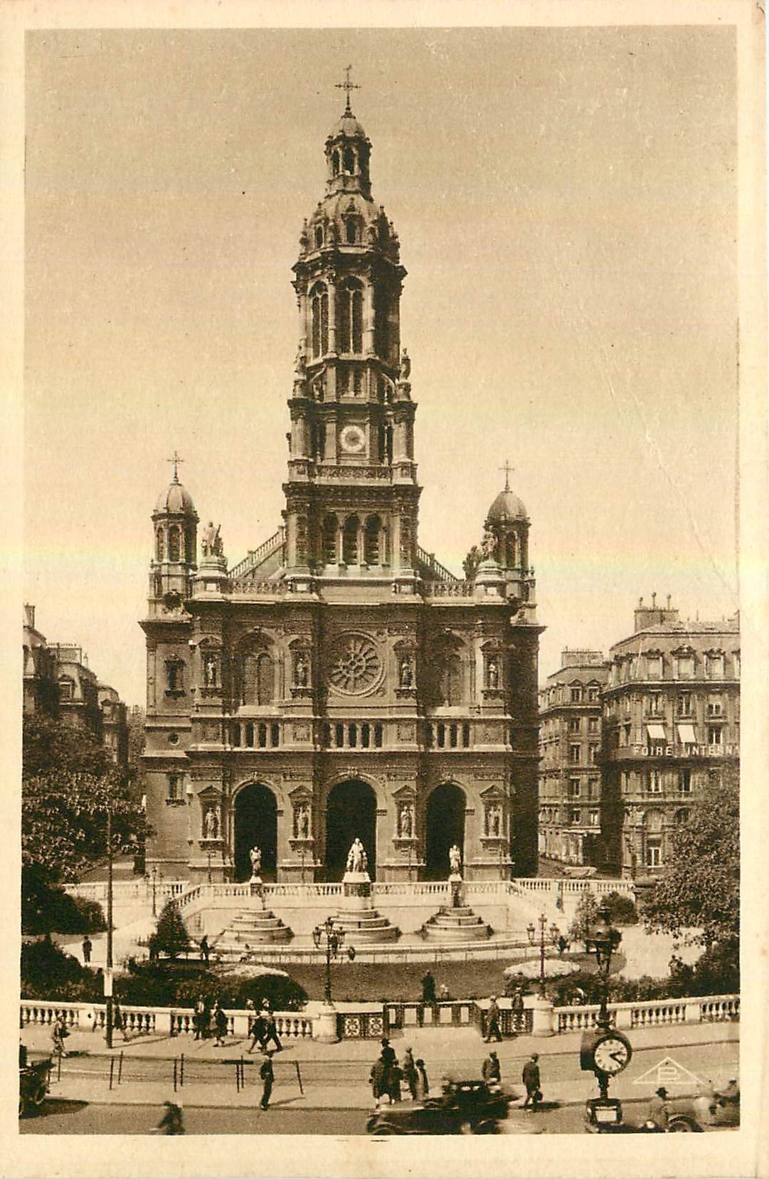 CPA Vues de Paris la Trinite 
