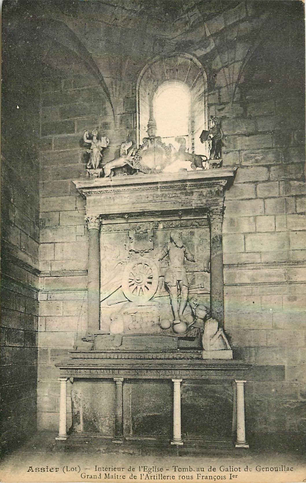 Assier (Lot) — Intérieur de l'église — Tombeau de Galiot de Genouillac, Grand Maître de l'Artillerie sous François Ier