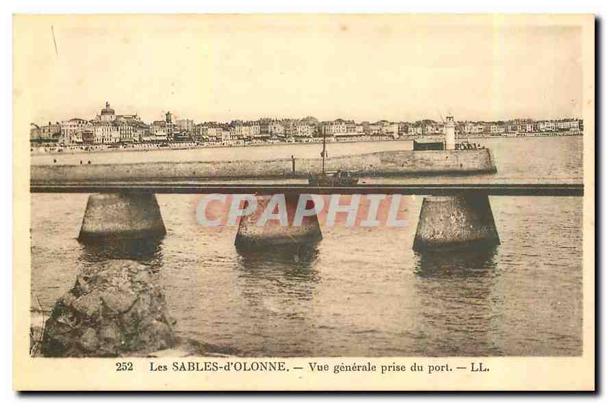 CPA Les Sables d'Olonne vue generale prise du Port 