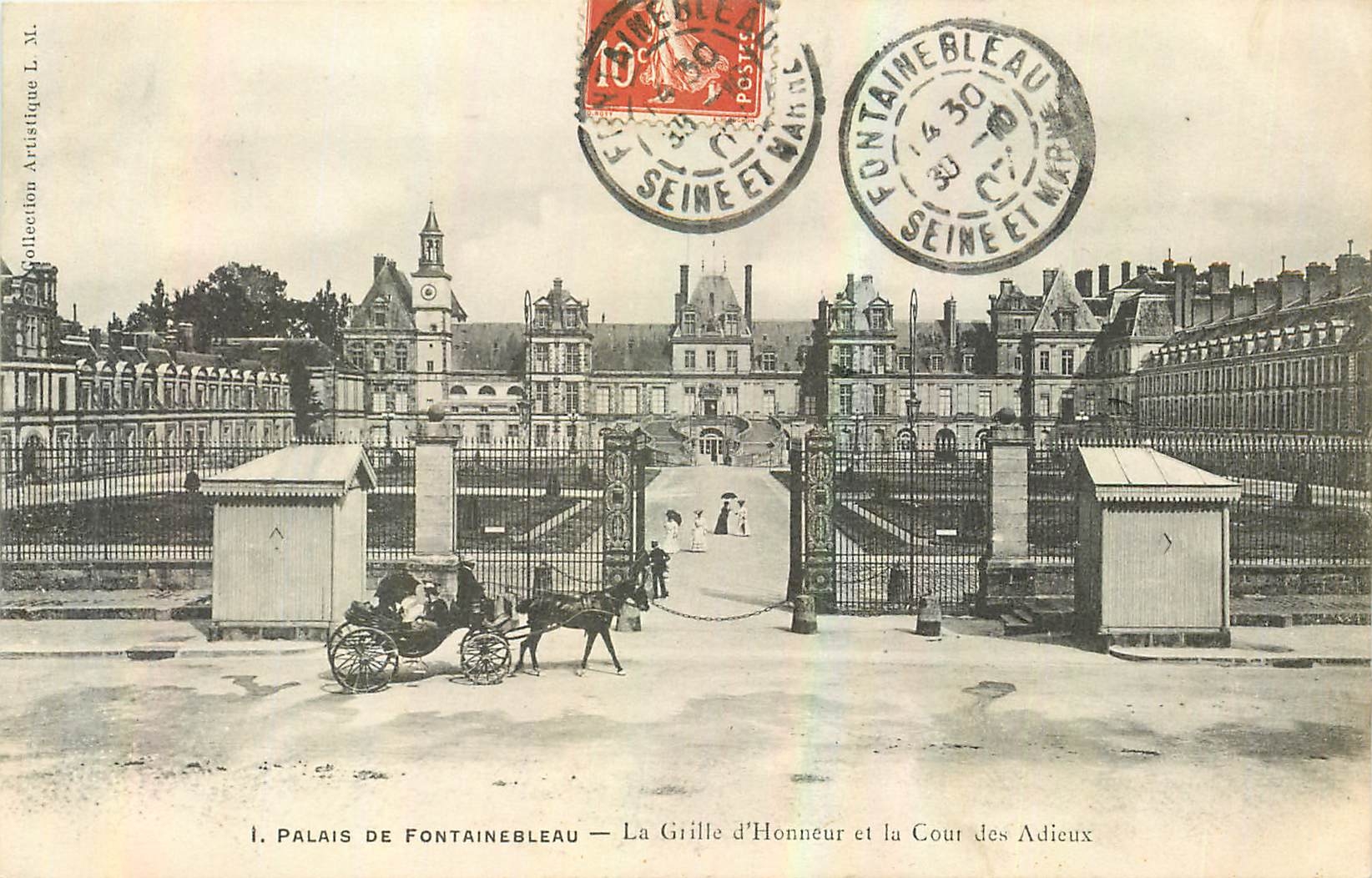 CPA Palais de Fontainebleau la Grille d'Honneur et la Cour des Adieux 