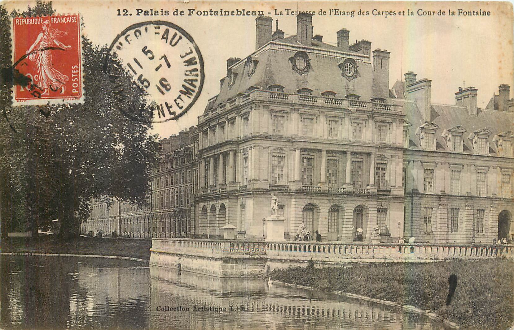 Palast von Fontainebleau — Die Terrasse des Karpfenteichs und der Brunnenhof — Künstlerische Sammlung L. M.