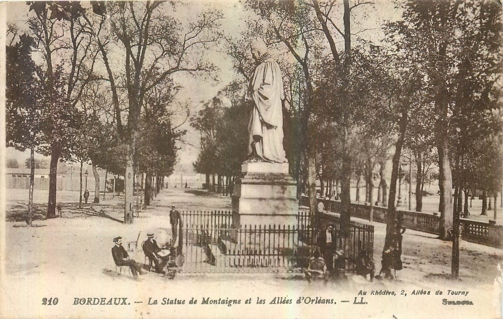CPA Bordeaux la Statue de Montaigne et les Allees d'Orleans 
