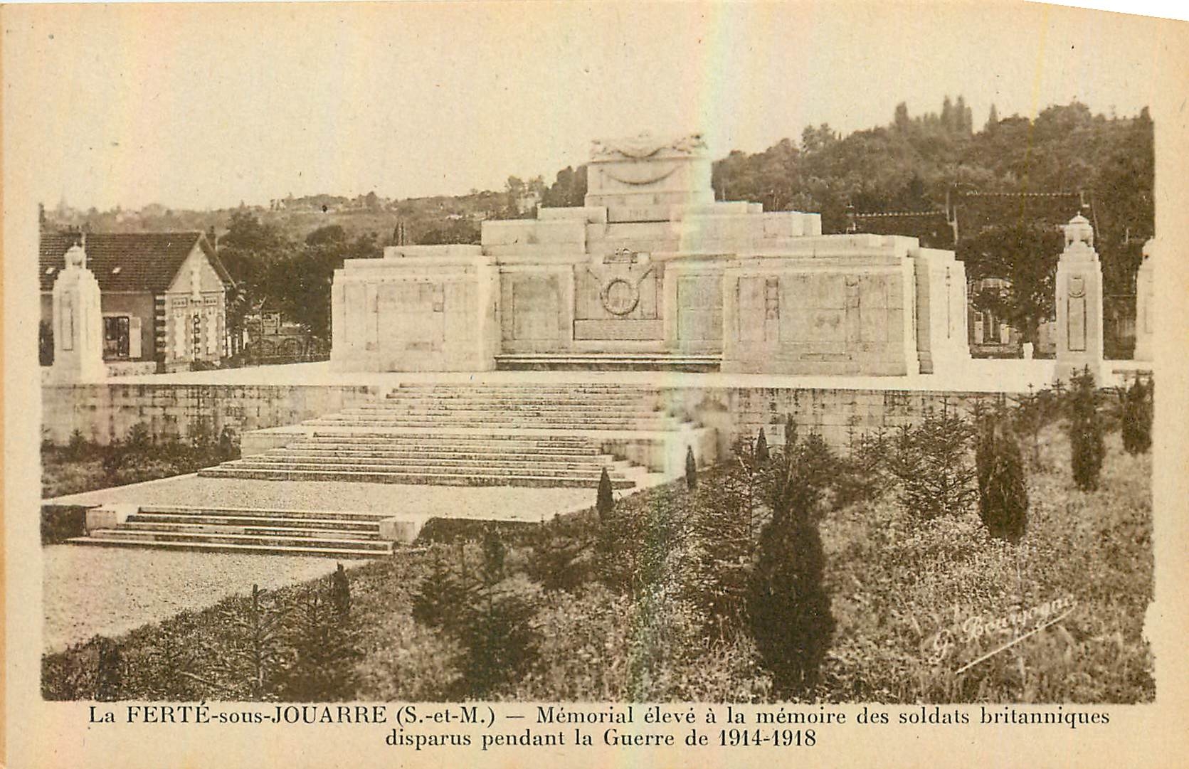 CPA La Ferte sous Jouarre S et M Memorial eleve a la memoire des soldat britannique dusparue pendant
