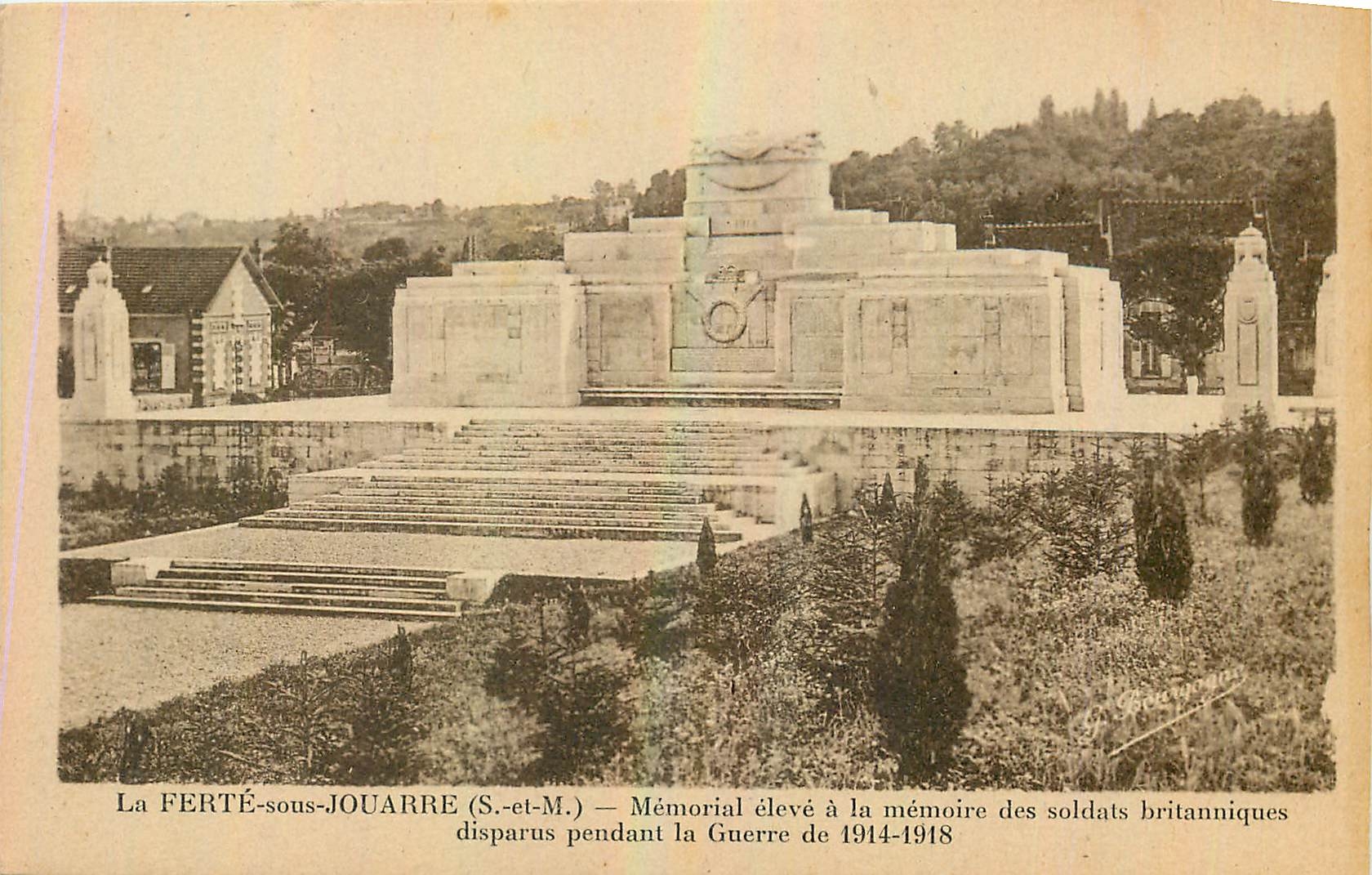 CPA La Ferte sous Jouarre S et M Memorial eleve a la memoire des soldats britanniques disparus penda