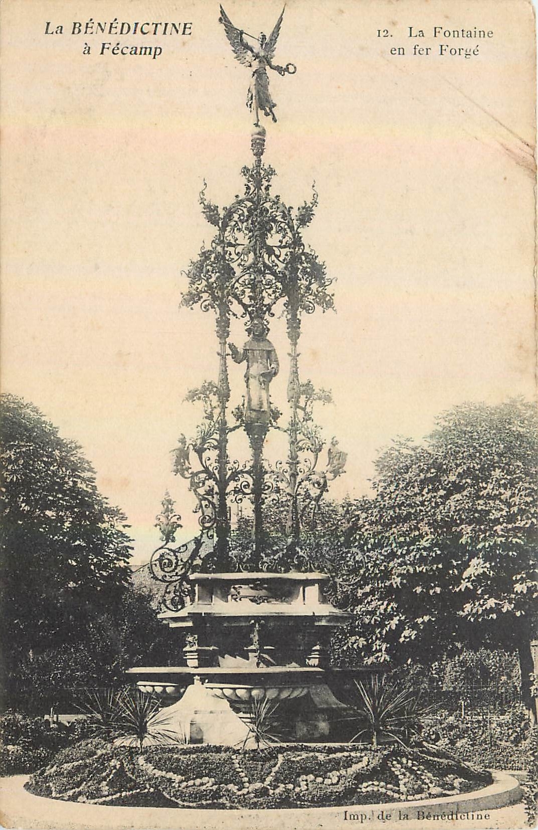 CPA La Benedictine a Fecamp la Fontaine en fer Forge 
