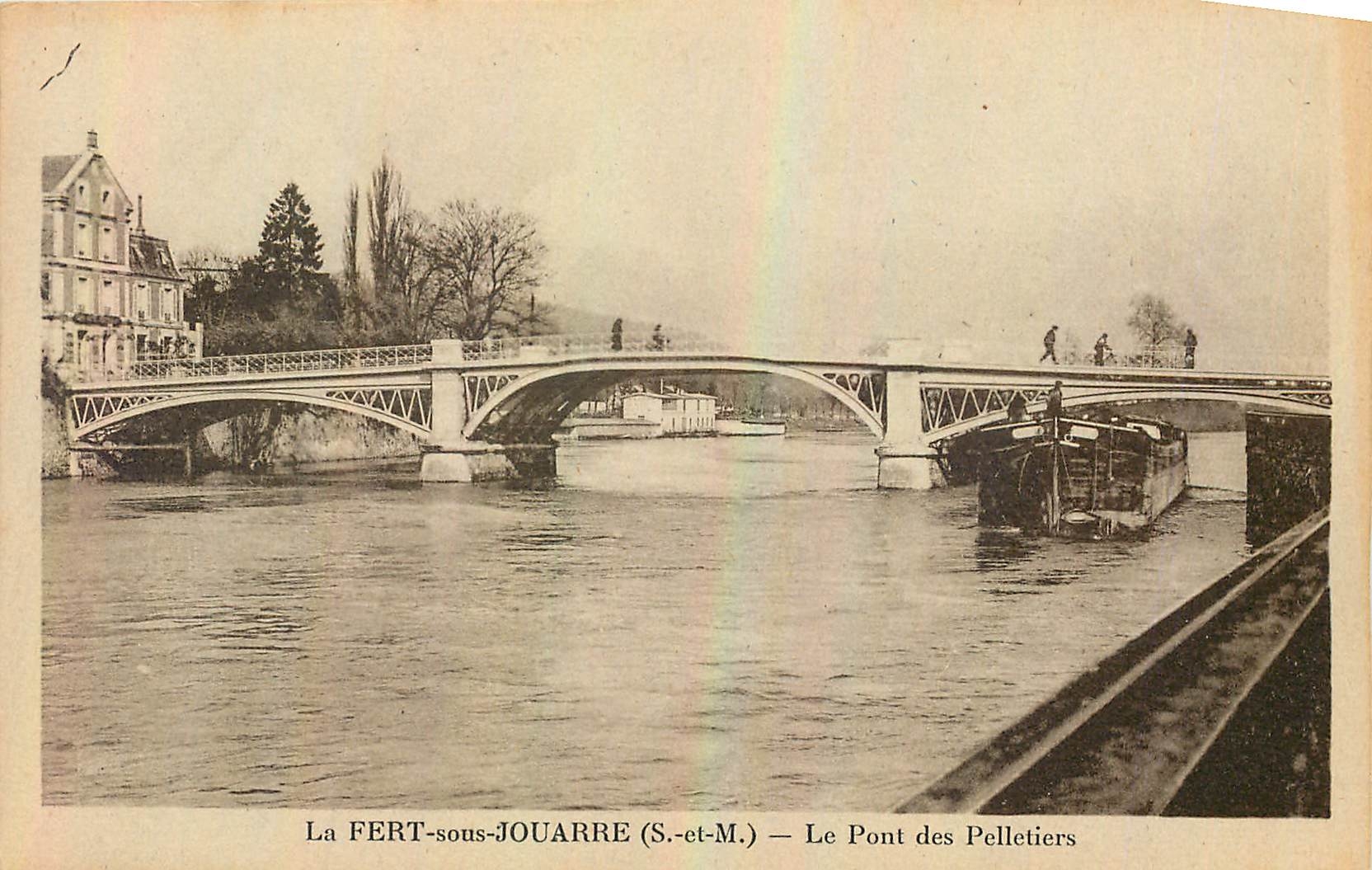CPA La Ferte sous Jouarre S et M Le Pont des Pelletiers Bateau