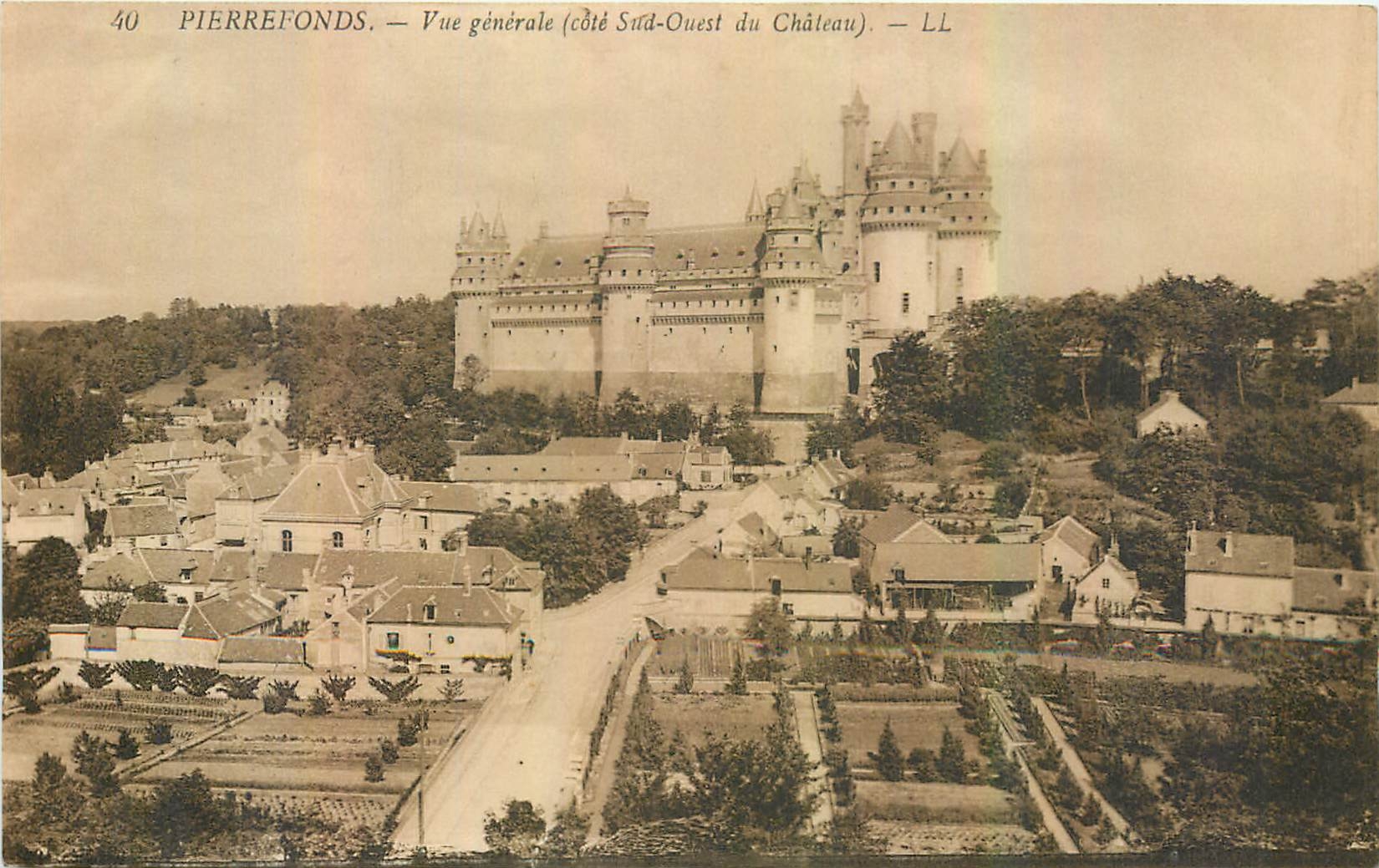 CPA Pierrefonds vue generale Cote Sud Ouest du Chateau 