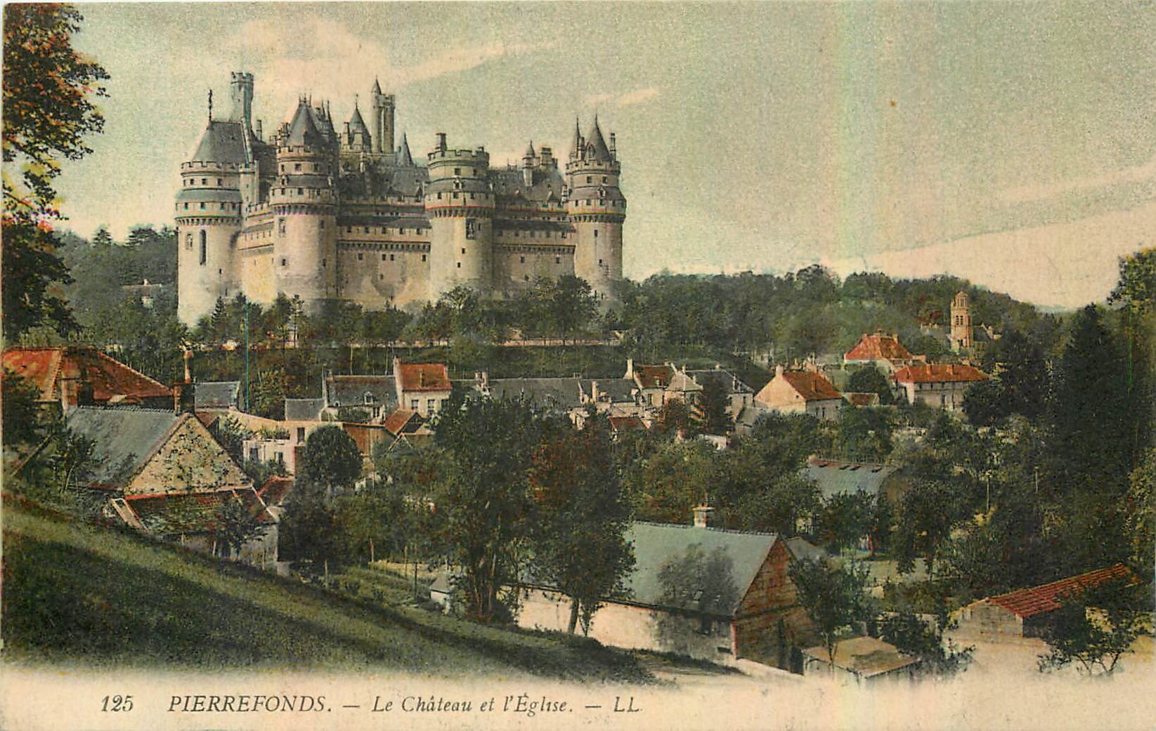 CPA Pierrefonds le Chateau et l'Eglise 