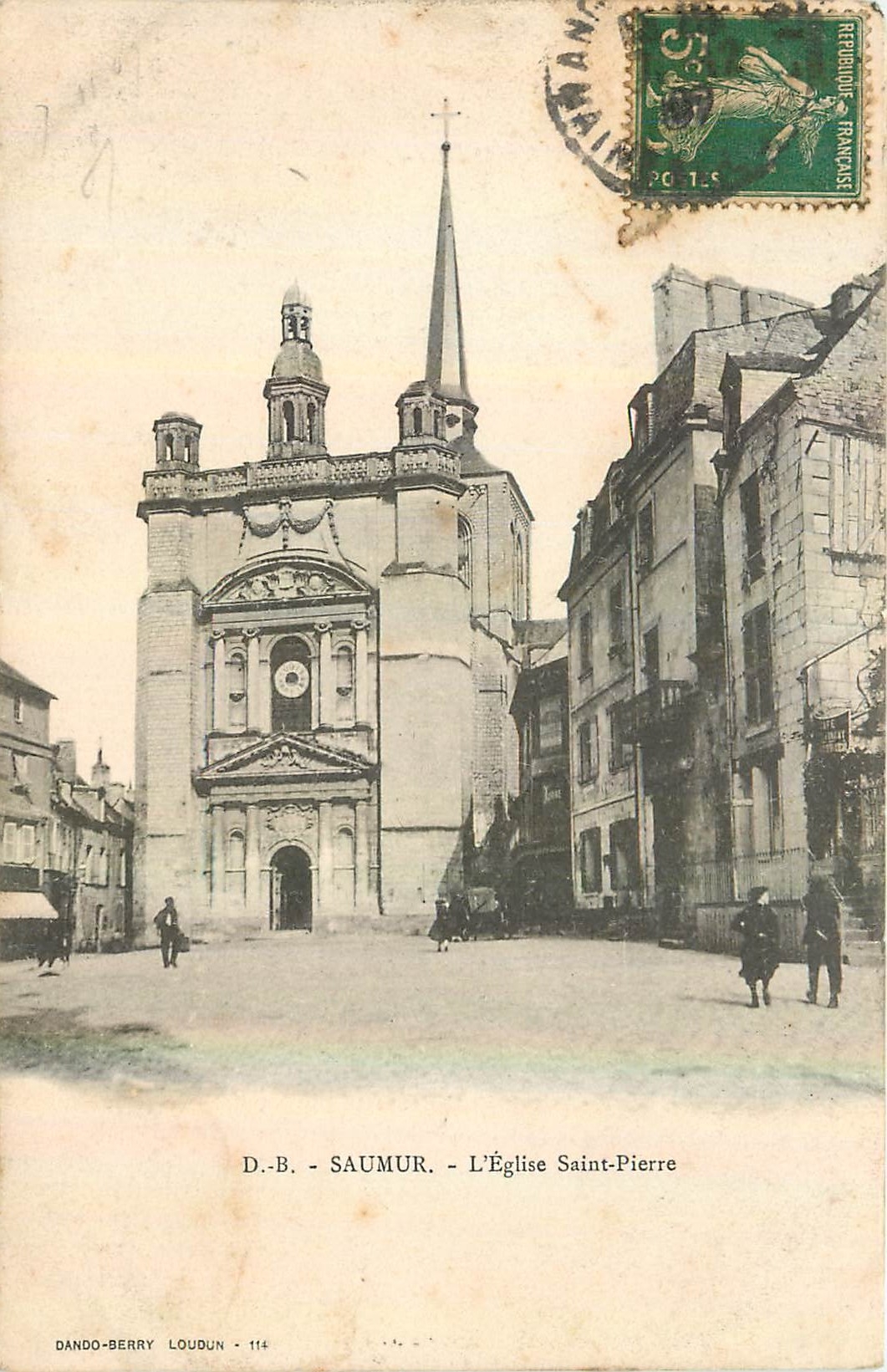CPA Saumur l'eglise Saint Pierre 