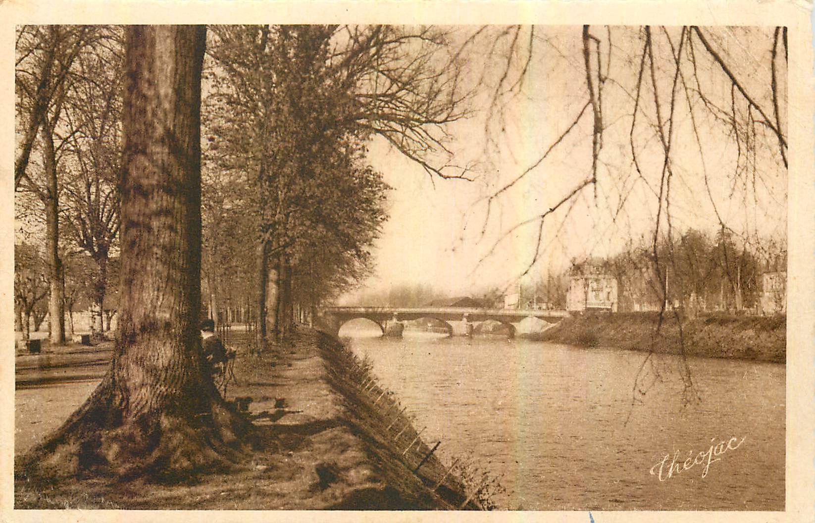 CPA Brive Correze Allee du Tapis Ver et la Correze 