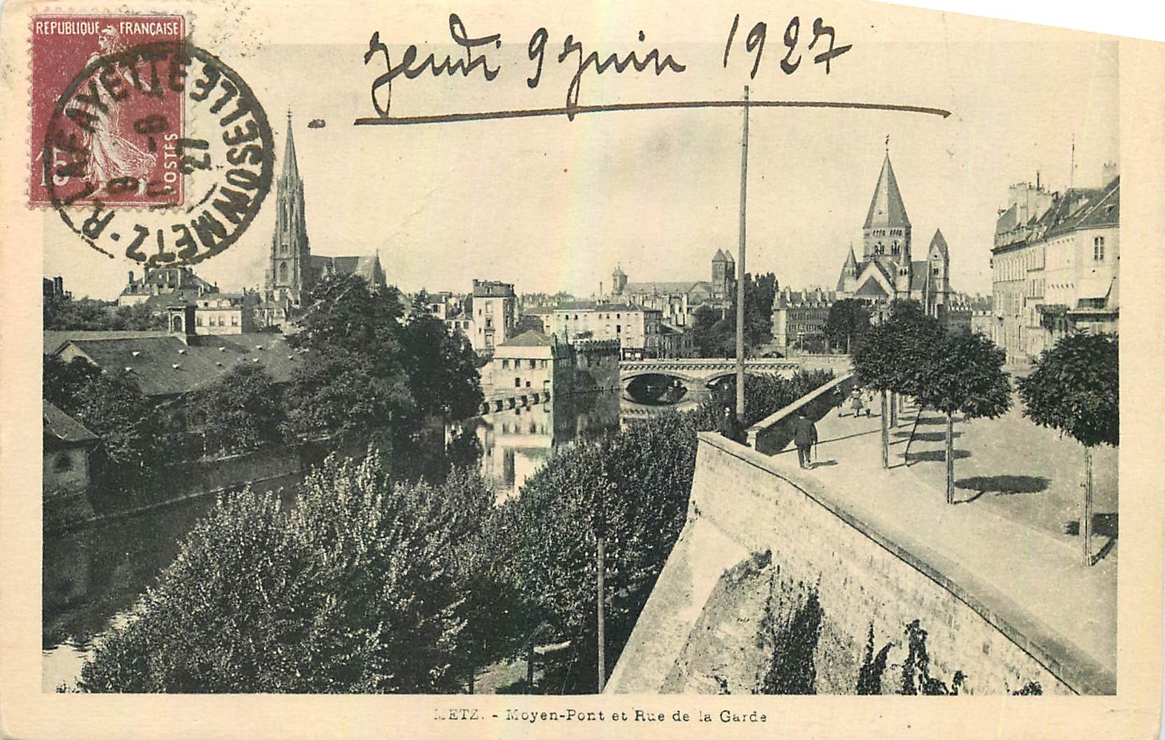 CPA Metz Moyen Pont et Rue de la Garde 