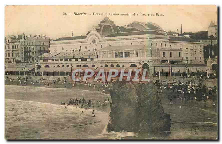 CPA Biarritz devant le Casino municipal a l'heure du Bain 