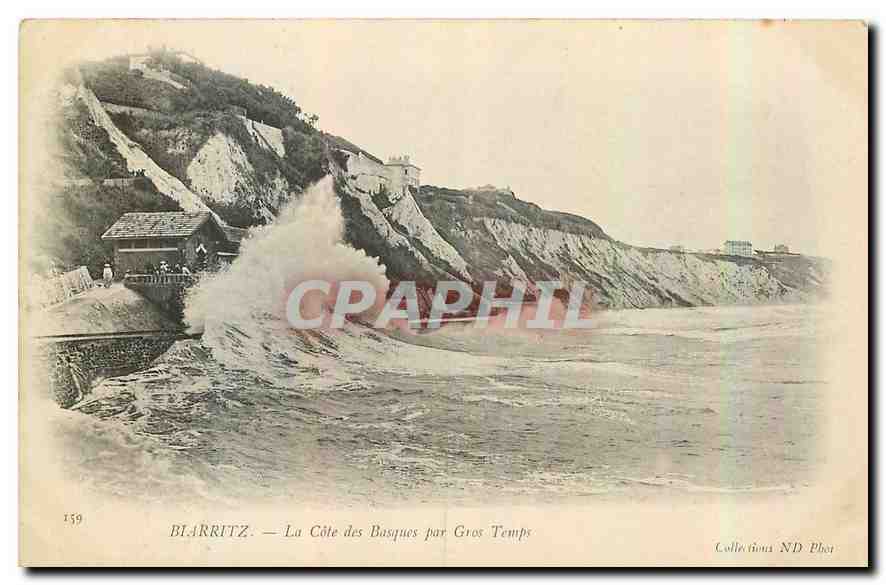 CPA Biarritz la cote des Basques par Gros Temps 