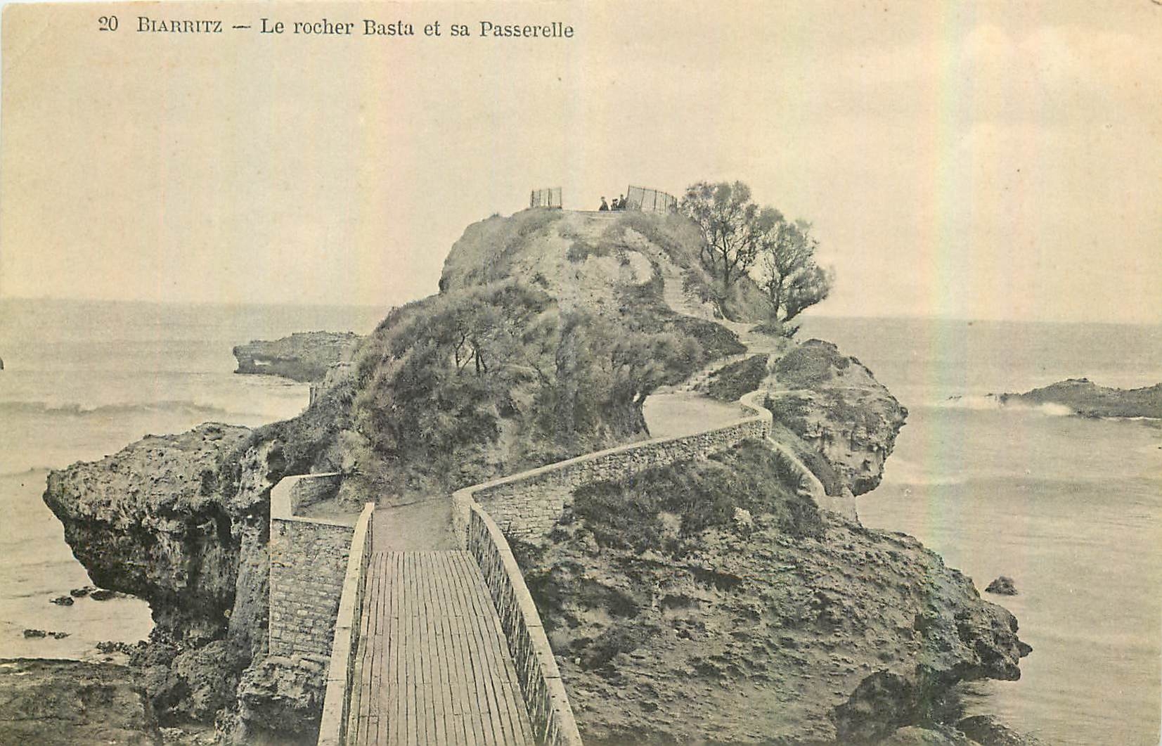 CPA Biarritz le rocher Basta et sa Passerelle 