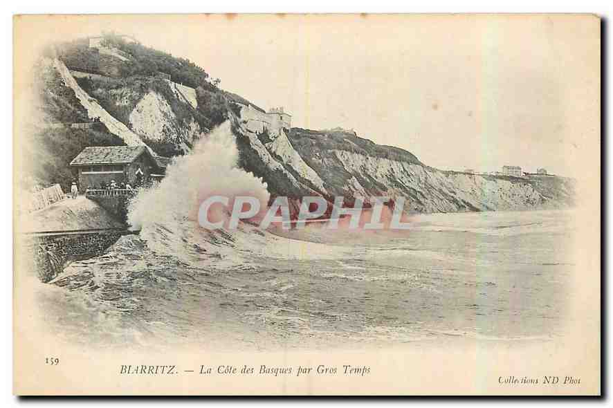 CPA Biarritz la cote des Basques par Gros Temps 