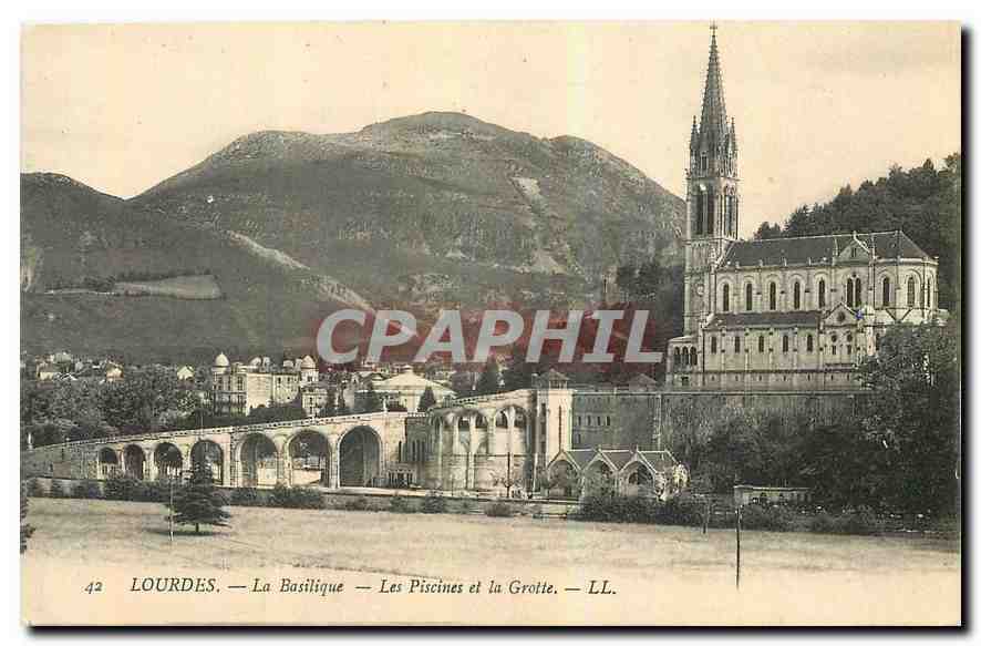 CPA Lourdes la Basilique les piscines d\et la Grotte 