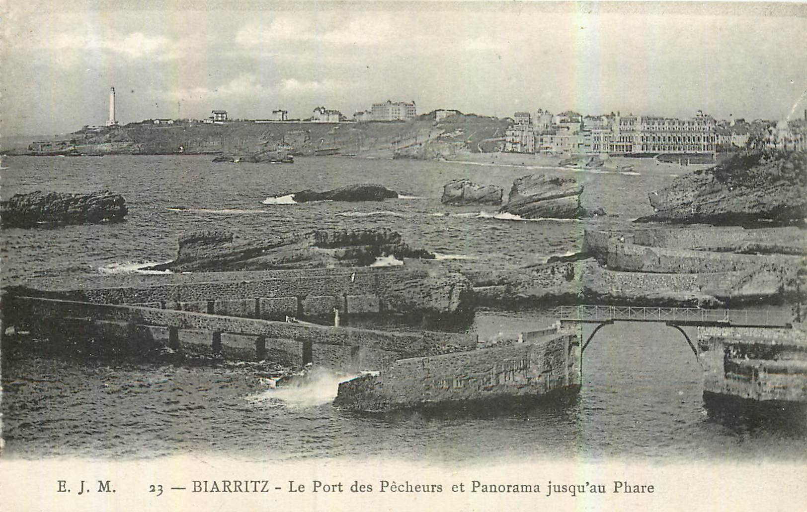 CPA Biarritz le port des Pecheurs et Panorama jusqu'au Phare 