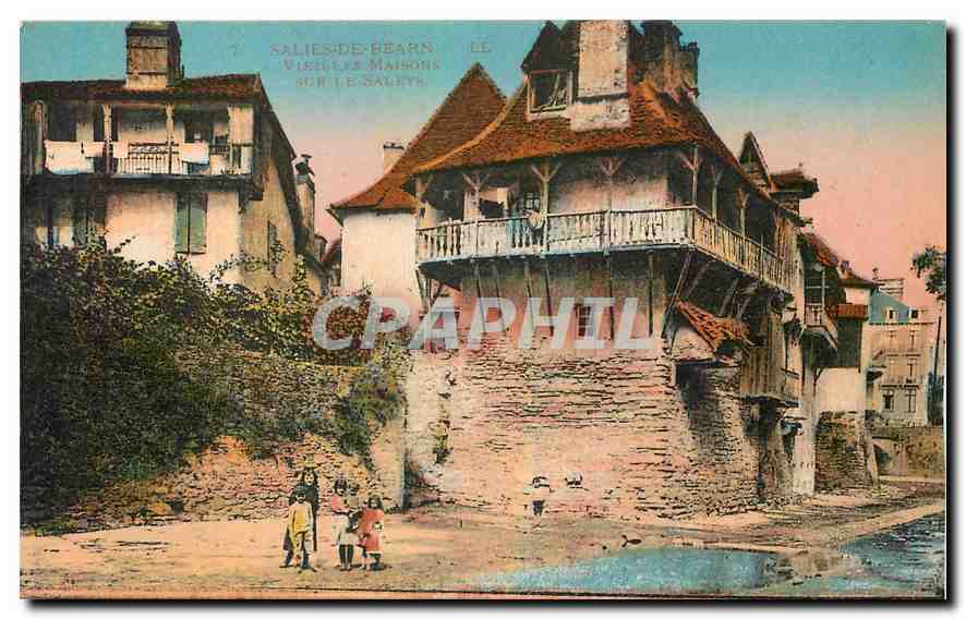 CPA Salies de Bearn Vieilles Maisons sur le Saleys Enfants