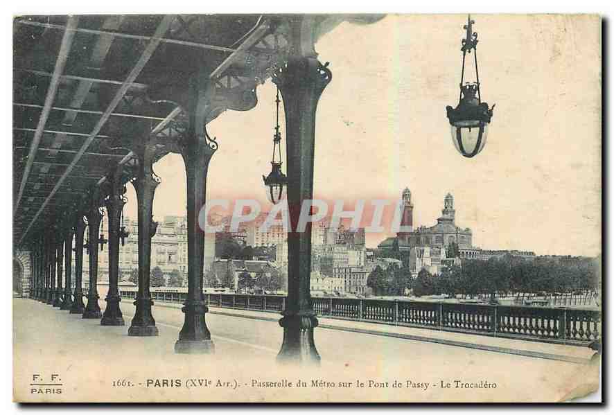 CPA Paris passerelle du Metro sur le Pont de Passy le Trocadero 