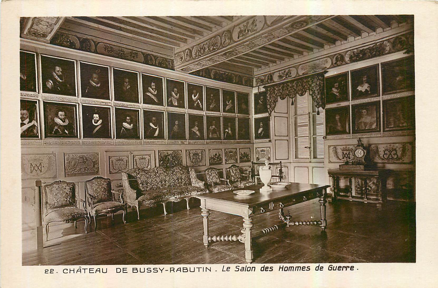 CPA Chateau de Bussy Rabutin le salon des Hommes de Guerre 