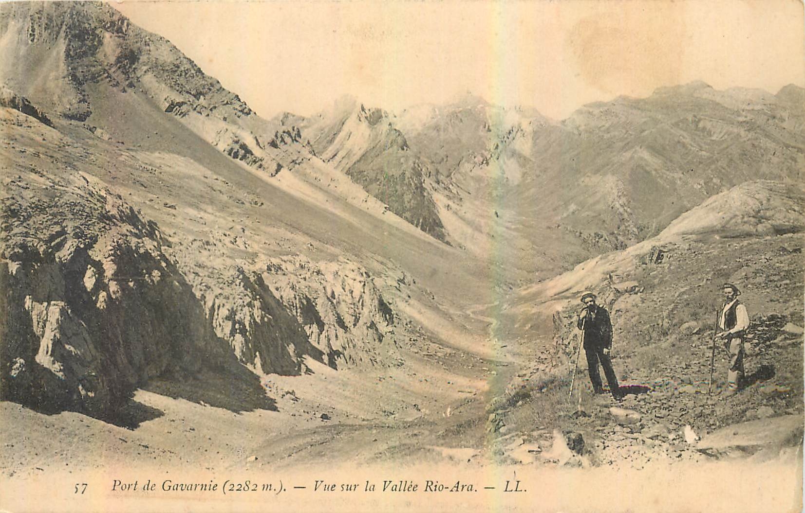 CPA Port de Gavarnie vue sur la Vallee Rio Ara 