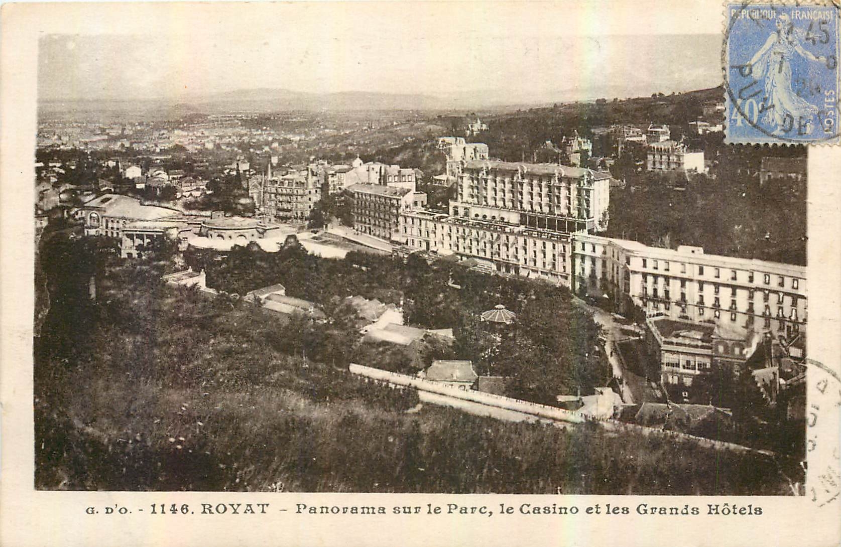CPA Royat panorama sur le Parc le Casino et les Grand Hotels 