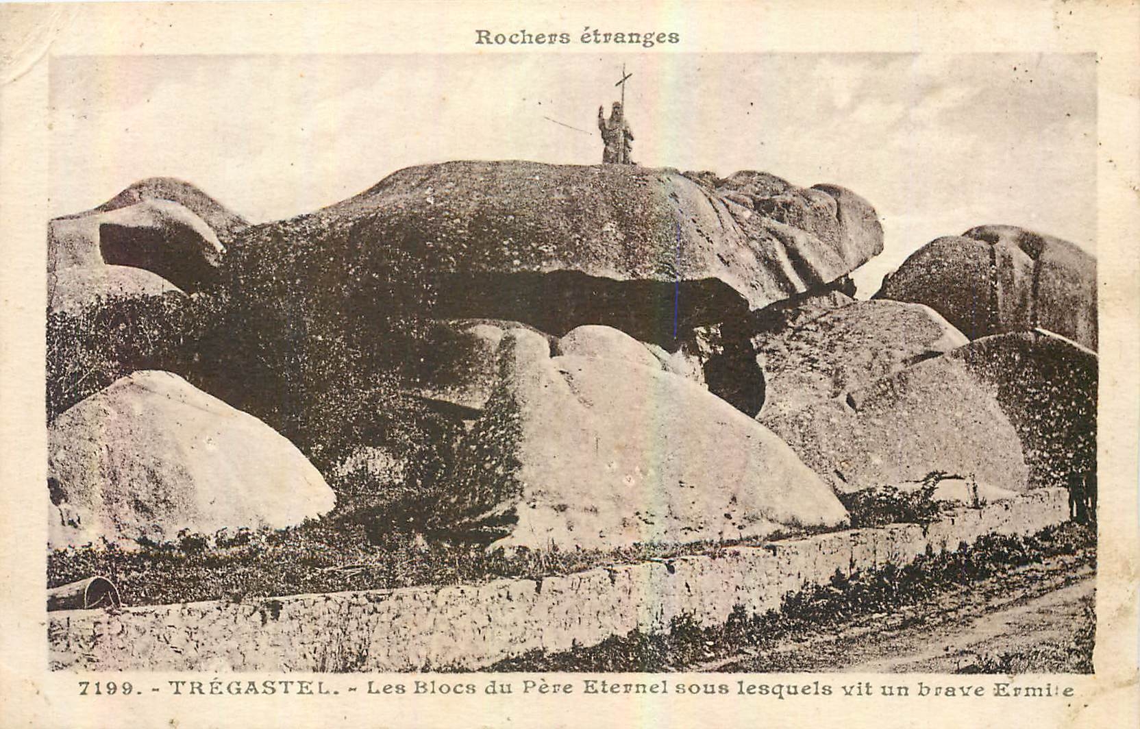 CPA Rochers etranges Tregastel Les Blocs du Pere Eternel sous lesquels vit un brave Ermite 