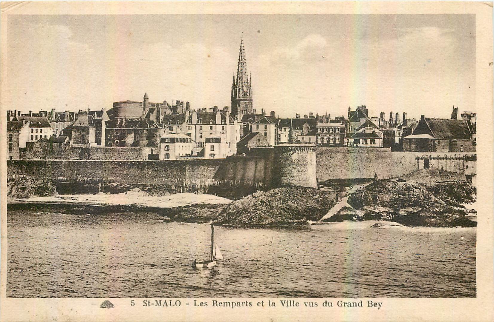 St-Malo - Les Remparts et la Ville vus du Grand Bey — éditeur CPAPHIL, n°5
