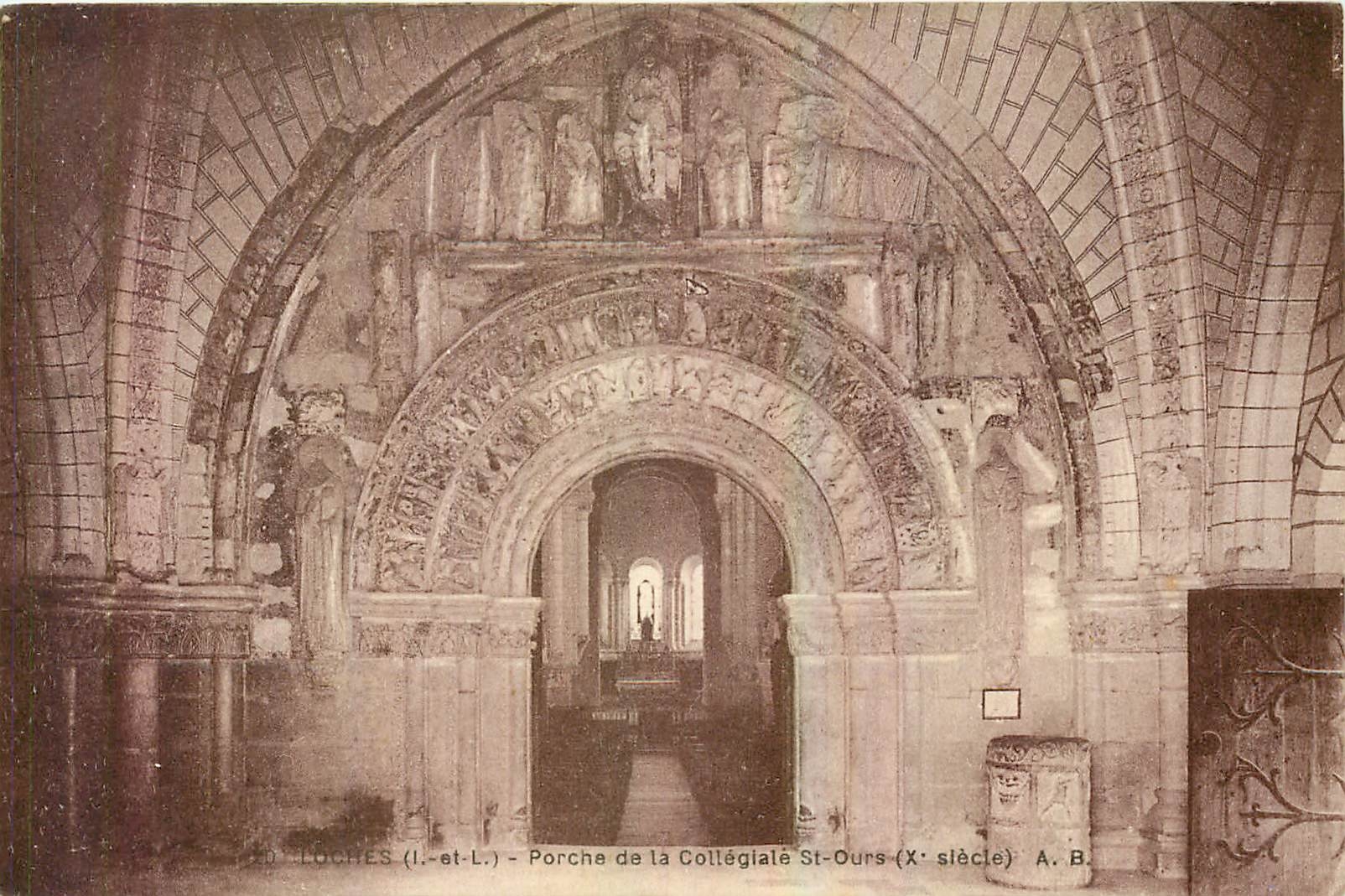CPA Loches I et L Porche de la Collegiale St Ours 