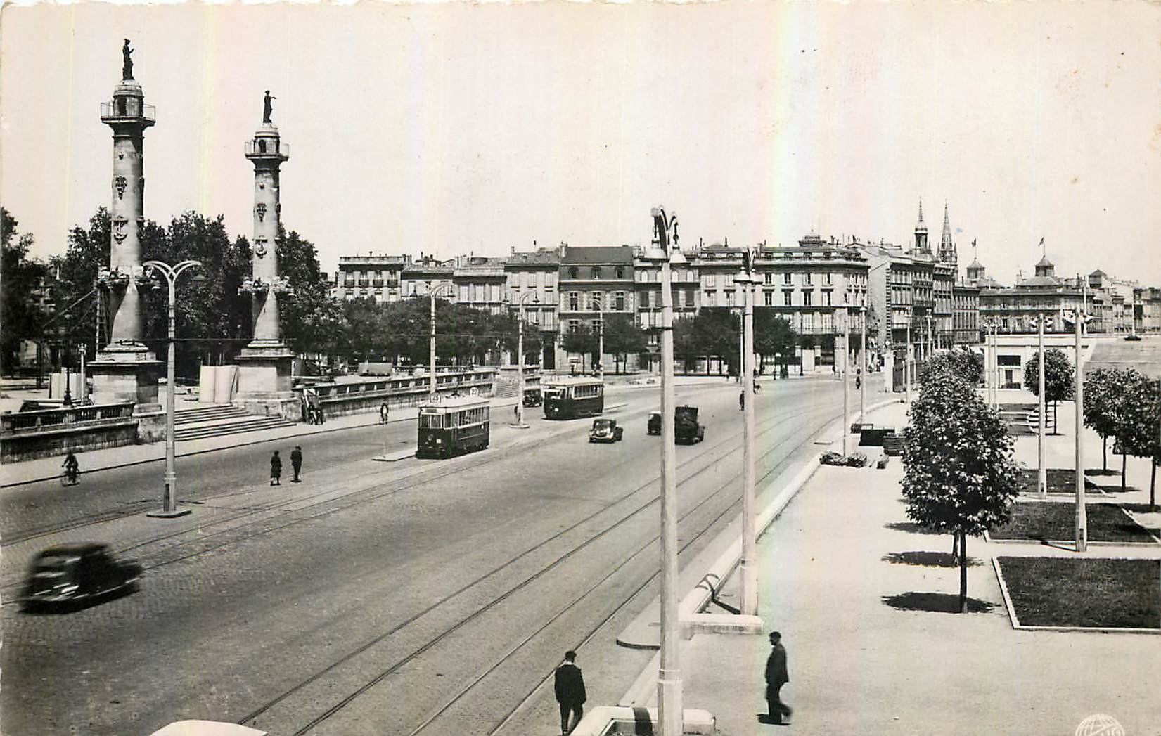 CPA Bordeaux Les Colonnes Rostrales 