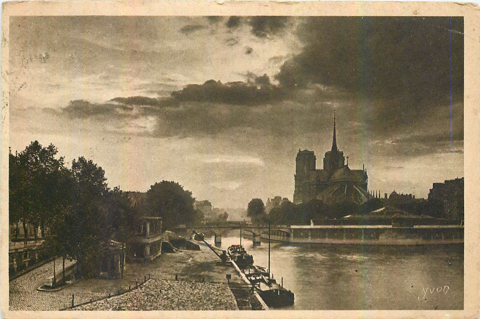 CPA Paris en flanant Crepuscule sur Notre Dame 