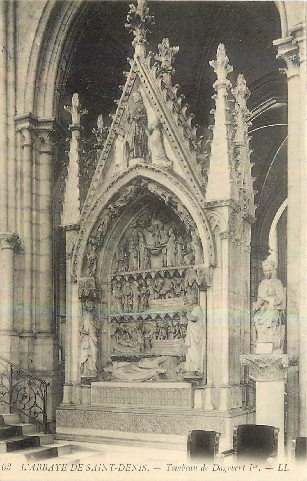 CPA L'Abbaye de Saint Denis Tombeau de Dagobert I 